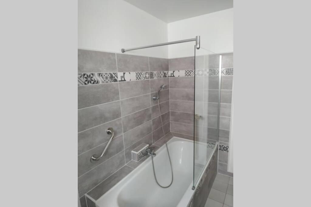 Appartement T3 Spacieux Avec Vue Sur L'Etang De Thau Au 1Er Etage D'Une Villa - Entree Independante Sete Luaran gambar